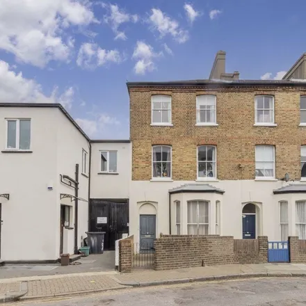 Image 6 - Charteris Road, London, N4 3AB, United Kingdom - Apartment for rent