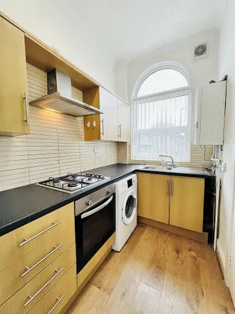 Image 4 - Moorton Avenue, Manchester, M19 2NU, United Kingdom - Apartment for rent