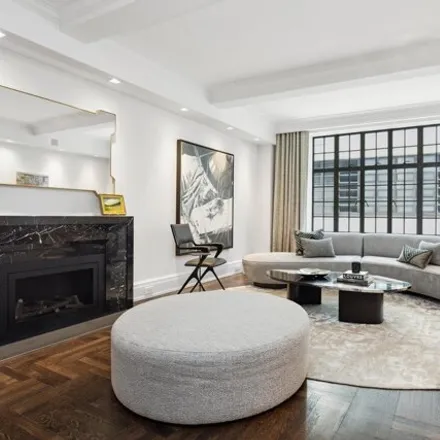 Image 2 - 116 East 68th Street, New York, NY 10065, USA - Apartment for sale