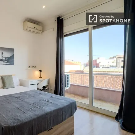 Rent this 5 bed room on Barxia in Carrer de Besa, 08904 l'Hospitalet de Llobregat