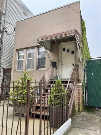 Image 2 - 2194 McDonald Avenue, New York, NY 11223, USA - House for sale