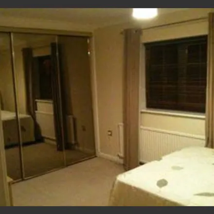 Image 2 - Hurst Close, Liphook, GU30 7PP, United Kingdom - Apartment for rent