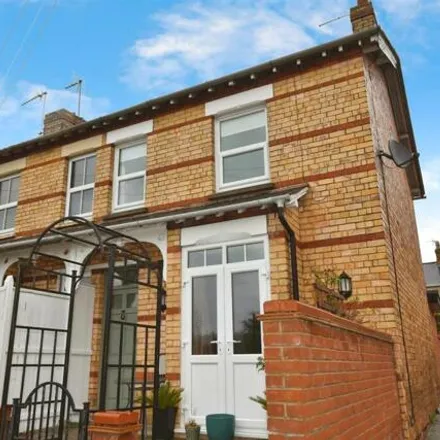 Buy this 2 bed house on Radcliffe Road in Stamford, PE9 1AU