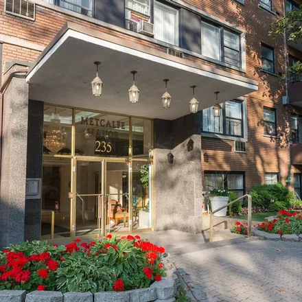 Rent this 1 bed apartment on 225 Metcalfe Avenue in Westmount, QC H4C 2S3