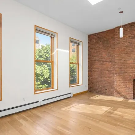 Image 7 - 311 West 112th Street, New York, NY 10026, USA - Townhouse for sale