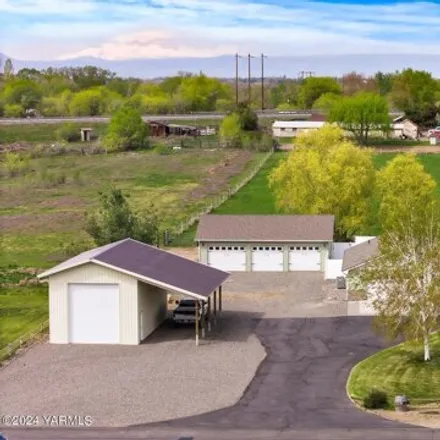 Buy this 4 bed house on 16042 Yakima Valley Highway in Granger, Yakima County