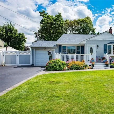 Buy this 3 bed house on 14 Hudson Drive in Kings Park, Smithtown