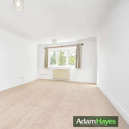 Rent this 2 bed apartment on 24 Friern Park in London, N12 9UH