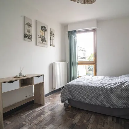 Rent this 1 bed apartment on Montreuil in Seine-Saint-Denis, France