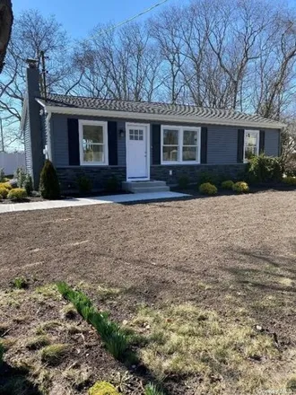 Image 1 - 18 Wading River Road, Brookhaven, Center Moriches, NY 11934, USA - House for sale