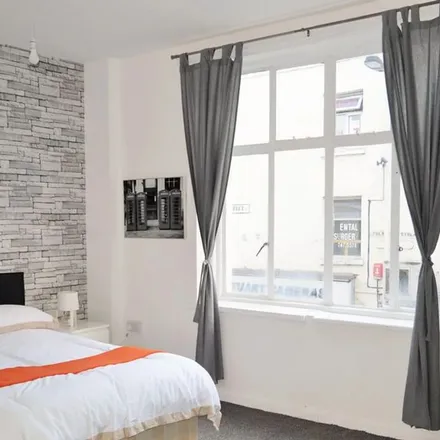 Image 4 - Greggs, 243 Whitechapel Road, London, E1 1DB, United Kingdom - Apartment for rent