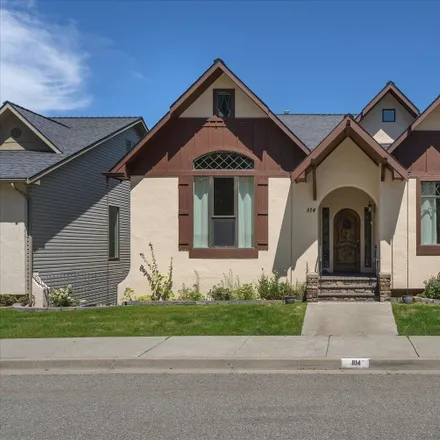 Buy this 5 bed house on 804 West Bolan Avenue in Spokane, WA 99224