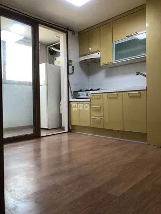 Rent this studio apartment on 서울특별시 서초구 잠원동 34-6
