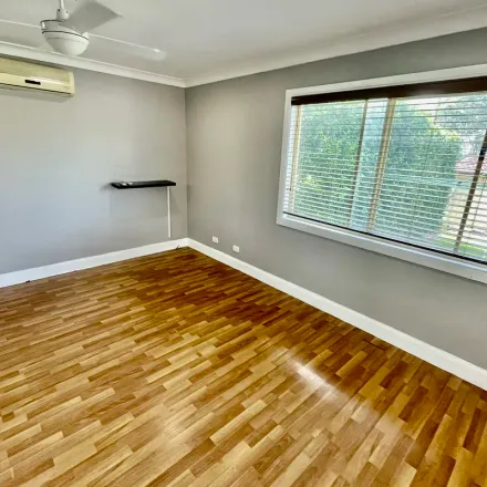 Image 2 - Favell Street, Toongabbie NSW 2146, Australia - Apartment for rent