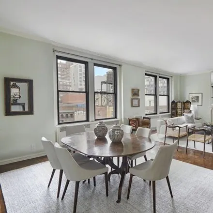 Buy this studio apartment on 993 Park Avenue in New York, NY 10028