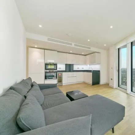 Image 2 - Gladwin Tower, Wandsworth Road, London, SW8 2NA, United Kingdom - Room for rent