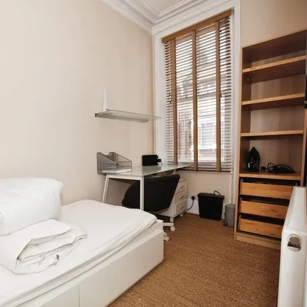 Image 3 - London, United Kingdom - Apartment for rent