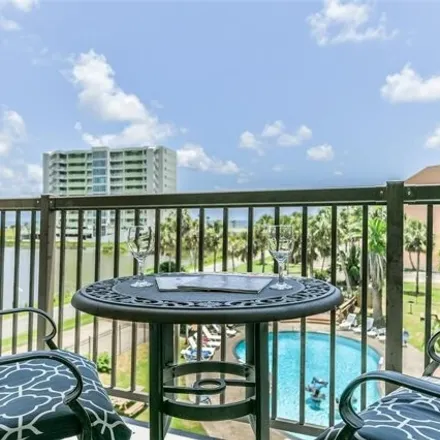 Image 3 - Maravilla Resort Condominiums, 9520 Seawall Boulevard, Galveston, TX 77551, USA - Condo for sale