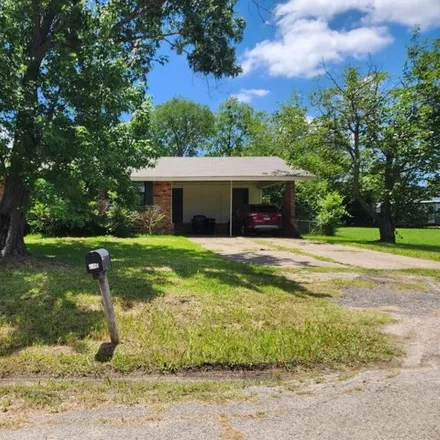Buy this 3 bed house on 1622 Gateway Drive in Wills Point, TX 75169
