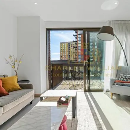 Image 2 - Darby's, 3 Viaduct Gardens, Nine Elms, London, SW11 7AY, United Kingdom - Room for rent
