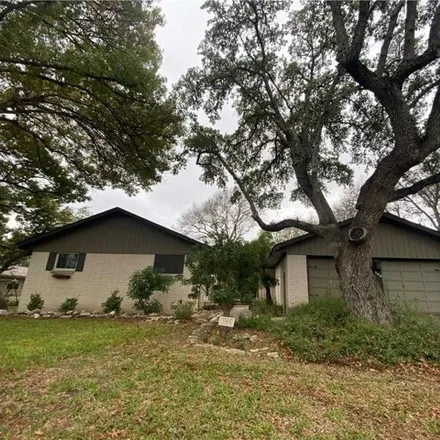 Rent this 3 bed house on 586 Lakeview Circle in Landa Park Estates, New Braunfels