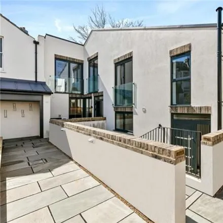 Buy this 3 bed duplex on Howard Terrace in Brighton, BN1 3TR