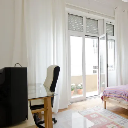 Rent this 3 bed room on Castilho 203 in Rua Padre António Vieira, 1070-015 Lisbon