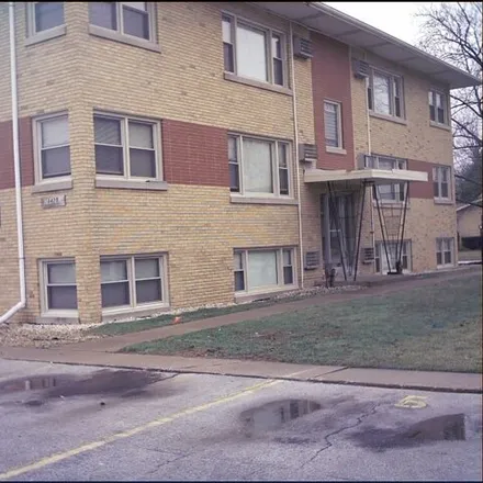 Rent this 2 bed apartment on 18423 Violet Avenue in Oakglen, Lansing