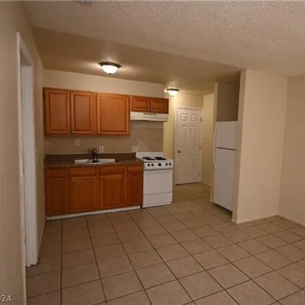 Image 3 - 3035 East Carey Avenue, North Las Vegas, NV 89030, USA - Apartment for rent