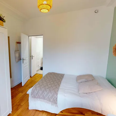 Rent this 2 bed room on 11 Rue Chaligny in 75012 Paris, France