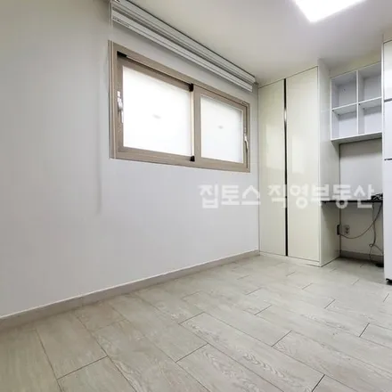Rent this studio apartment on 서울특별시 관악구 봉천동 950-3
