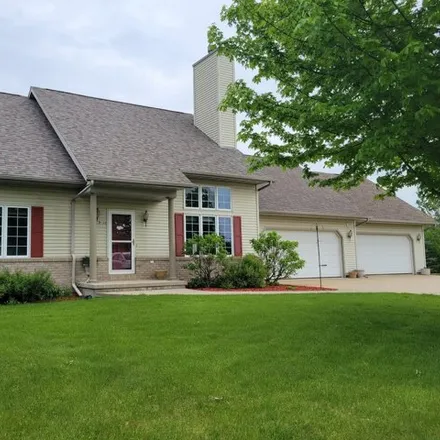 Buy this 3 bed house on Summer Hill Court in Lebanon, WI 53098
