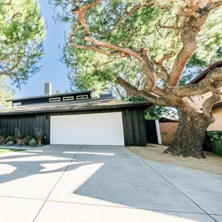Image 1 - 11098 Kenya Place, Los Angeles, CA 91326, USA - House for sale