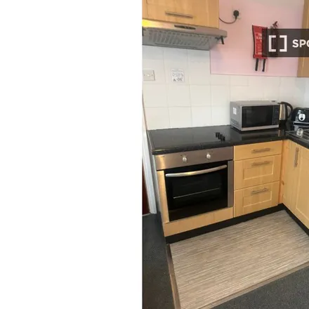 Rent this studio apartment on Legends Gym in Green Lanes, London