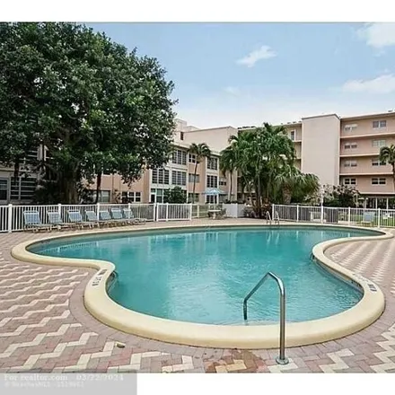 Image 2 - 3355 Southeast 15th Street, Lauderdale-by-the-Sea, Broward County, FL 33062, USA - Condo for sale