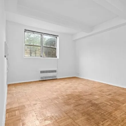 Image 2 - 6300 Riverdale Avenue, New York, NY 10471, USA - Apartment for sale