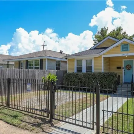 Buy this 3 bed house on 2633 Mistletoe St in New Orleans, Louisiana