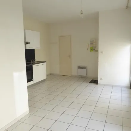 Rent this 2 bed apartment on 3 Rue du 19 Mars 1962 in 86000 Poitiers, France