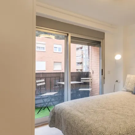 Rent this 4 bed room on Carrer del Comte de Lumiares in 40, 46019 Valencia