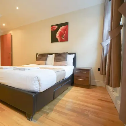Rent this 2 bed apartment on London in SE1 9LX, United Kingdom