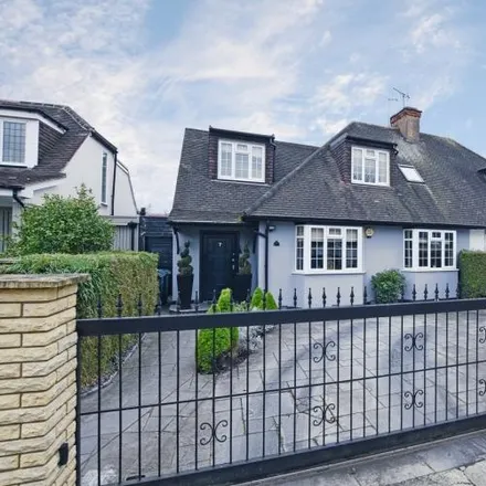Rent this 5 bed house on Purley Avenue in London, NW2 1SB