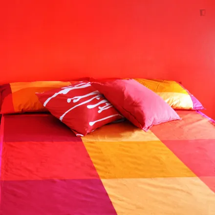 Rent this 5 bed room on Via Tortona 86 in 20144 Milan MI, Italy