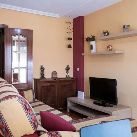 Rent this 5 bed apartment on C.E.I.P. Miguel Hernández in Calle de Francisco Huerta y Calopa, 28804 Alcalá de Henares