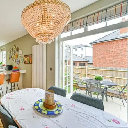 Image 2 - Burgess Drive, Tenterden, TN30 6FD, United Kingdom - Townhouse for sale