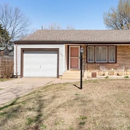 Buy this 2 bed house on 1420 Willow Road in Newton, KS 67114