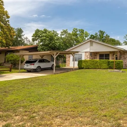 Buy this 3 bed house on 115 Palo Verde Dr in Kerrville, Texas
