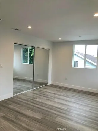 Image 8 - 843 East 74th Street, Los Angeles, CA 90001, USA - House for sale