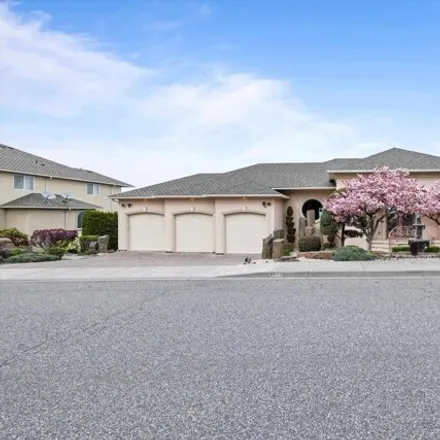 Buy this 3 bed house on 3882 West 42nd Avenue in Kennewick, WA 99337