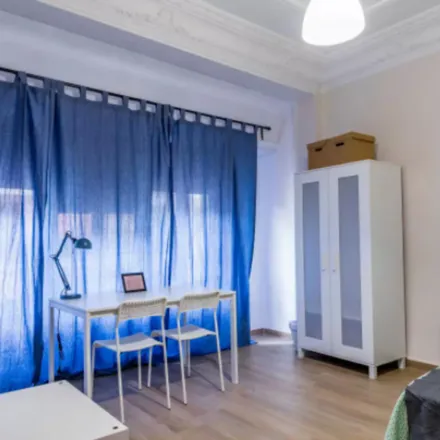 Rent this 6 bed room on Piko's bar in Carrer del Túria, 46008 Valencia