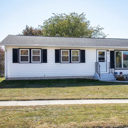 Buy this 3 bed house on 900 7th Avenue Northwest in Waverly, IA 50677